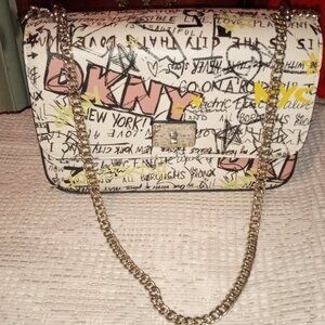 DKNY COLORFUL GRAFFITI CROSSBODY HANDBAG WITH CHAIN SHOULDER STRAP